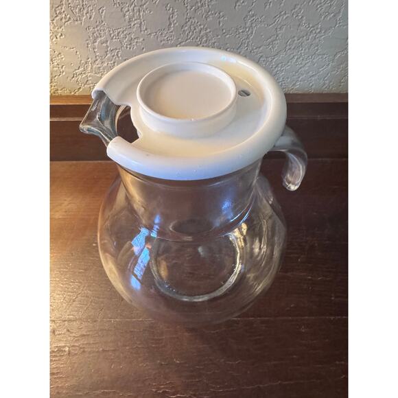 Vintage Clear Glass Pitcher with White Plastic Lid - Italy - Picture 4 of 7